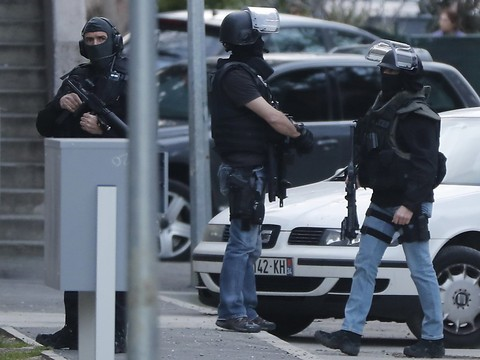 Attentat en France: décès du gendarme qui avait remplacé des otages
