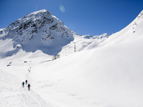 Une personne emportée par une avalanche au Grand-St-Bernard