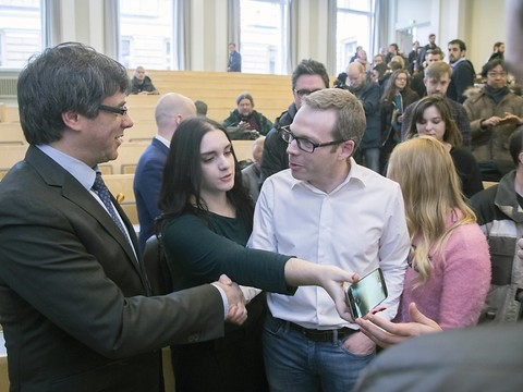 Menacé d'arrestation en Finlande, Puigdemont retourne en Belgique