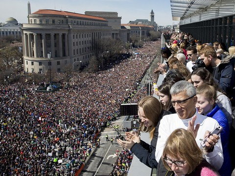 Des milliers d'Américains opposés aux armes à feu manifestent
