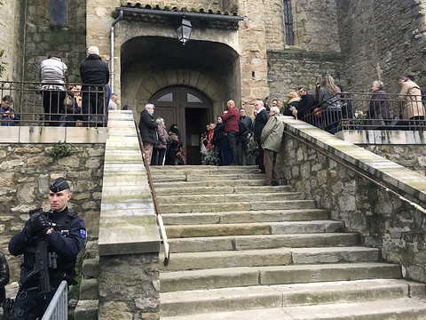 Messe à Trèbes après les attentats, en attendant l'hommage national