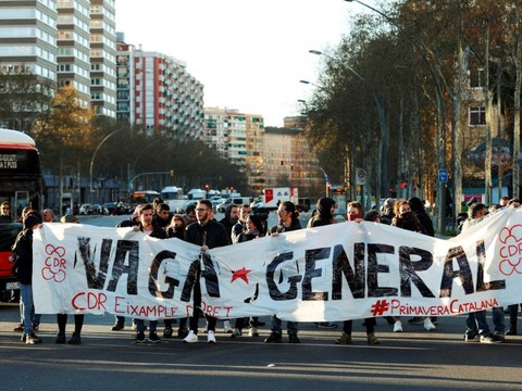 Catalogne: routes bloquées par des militants séparatistes
