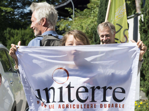 Les producteurs de lait déposent une pétition pour un prix correct