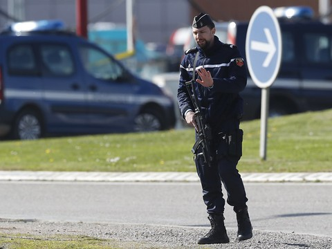Un homme fonce sur des militaires près de Grenoble, aucun blessé