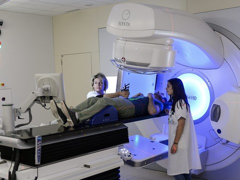 Freiner les coûts de la santé en deux temps