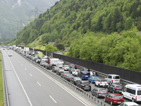 Les traditionnels bouchons de Pâques au Gothard