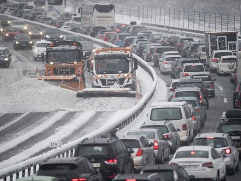 La neige a fortement perturbé la circulation au Gothard
