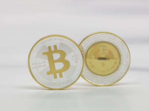 Le bitcoin perd l'intérêt du marché et gagne celui des régulateurs