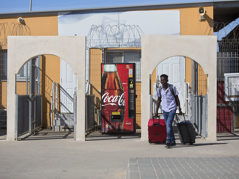 Israël suspend un accord avec l'ONU sur des migrants africains