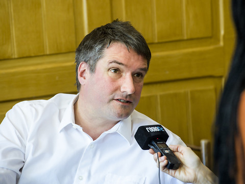Le PS entend franchir les 20% des voix en 2019, annonce Levrat