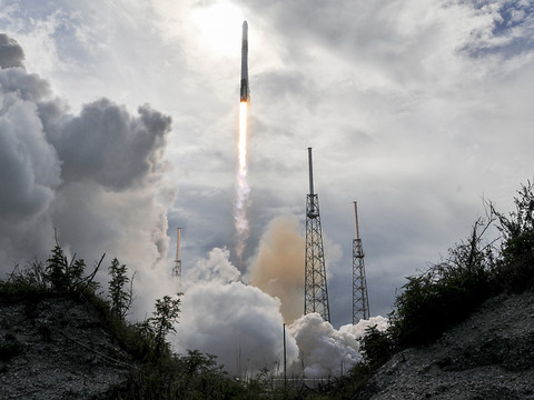 SpaceX recycle fusée et capsule pour ravitailler l'ISS