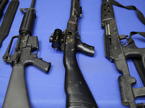 Une coalition réclame une législation plus sévère sur les armes