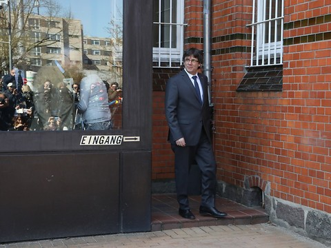 L'ancien président catalan Carles Puidgemont est sorti de prison