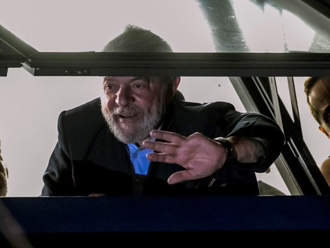 Lula ignore l'ultimatum et ne se rend pas à la justice brésilienne