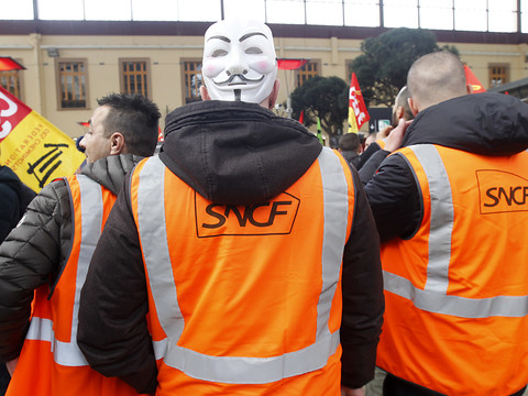 La grève SNCF reprend en prélude d'une semaine sociale chargée en France