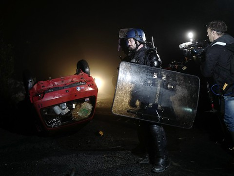 Affrontements lors d'une vaste opération d'expulsion de la ZAD en France