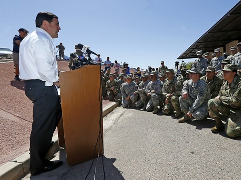 L'Arizona déploie 225 militaires à sa frontière avec le Mexique
