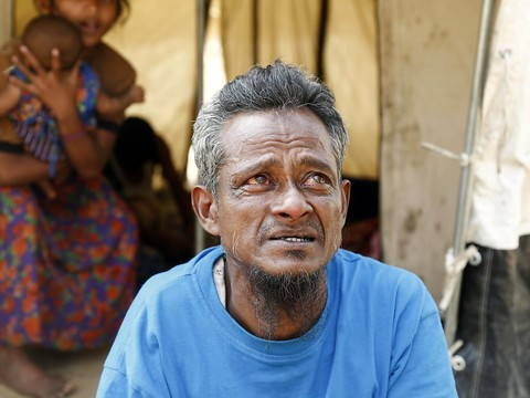 Bangladesh: un ministre birman visite les camps rohingyas