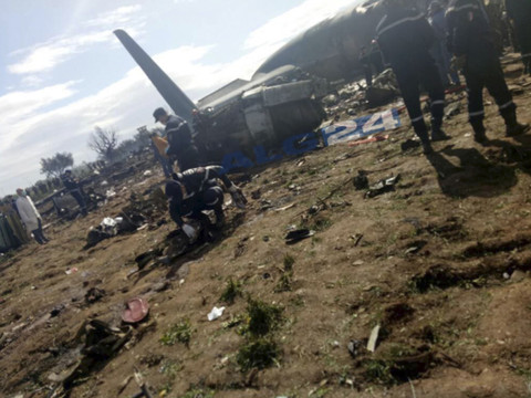 Plus de 250 morts dans un accident d'avion près d'Alger