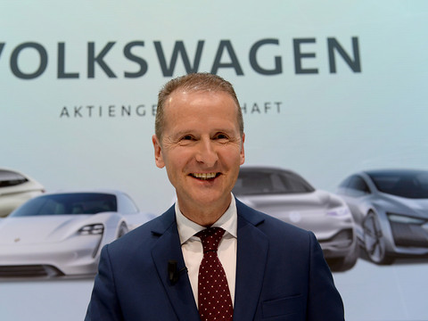 Volkswagen: nouveau patron pour se désembourber du dieselgate