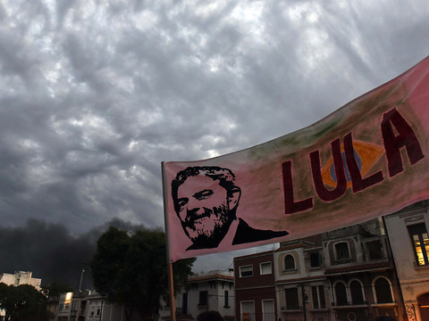 Même en prison, Lula reste favori pour l'élection présidentielle au Brésil