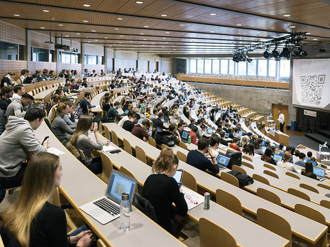 Jeunes adultes en Suisse: la formation tertiaire en vaut la peine