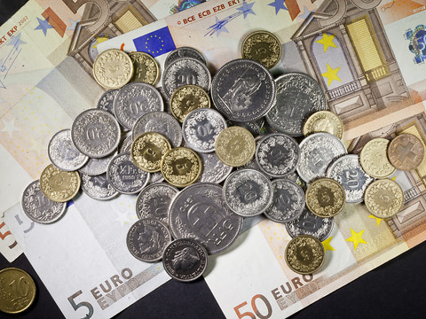 Le cap symbolique de 1,20 franc pour un euro se rapproche