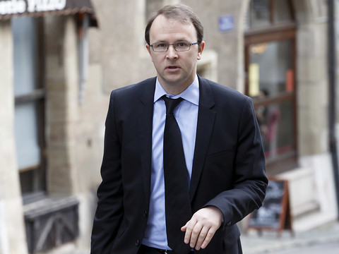 Prison à vie pour assassinats requise contre Erwin Sperisen
