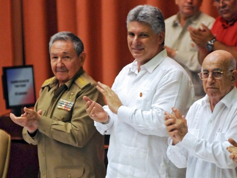 Cuba: Miguel Diaz-Canel adoubé pour succéder à Raul Castro