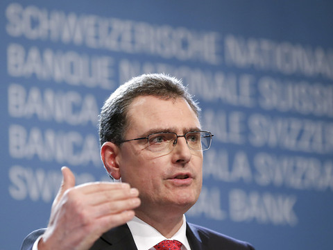 La devise helvétique passe momentanément le cap de 1,20 franc/1euro
