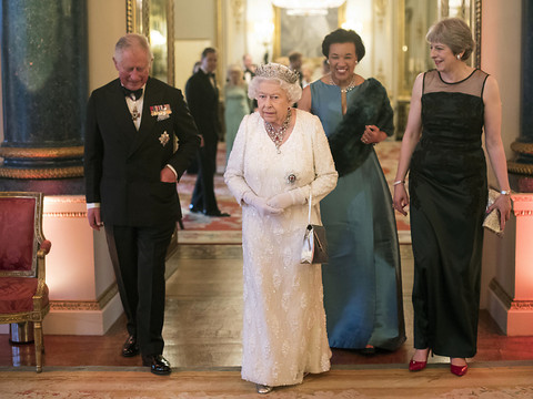 Charles succédera à Elizabeth II à la tête du Commonwealth