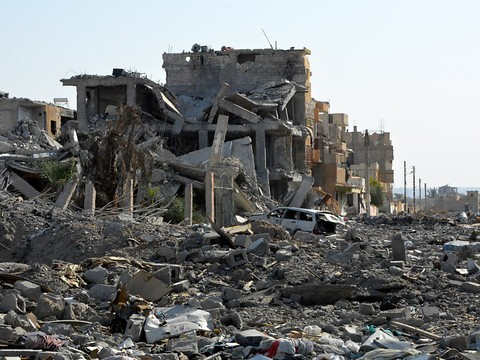 Des dizaines de cadavres découverts dans un charnier à Raqqa
