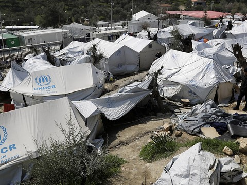 Migrants blessés à Lesbos après des heurts avec l'extrême-droite
