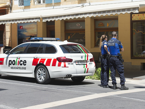 Un homme blesse au hasard des passants à la hache à Valangin (NE)