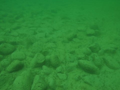 Mystérieux amas de pierres dans le lac de Constance