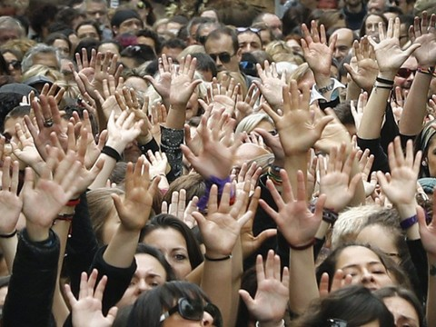 La protestation enfle en Espagne contre le jugement disculpant la 