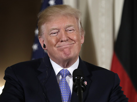 Trump snobe le dîner des correspondants de la Maison Blanche