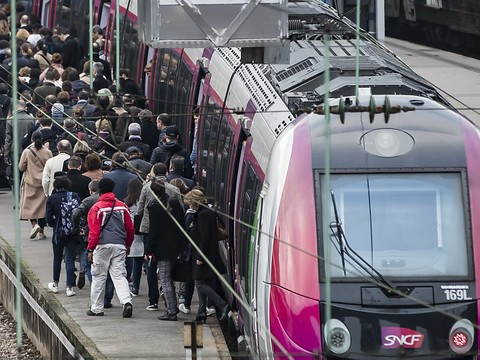 La SNCF prévoit un retour progressif à la normale du trafic lundi