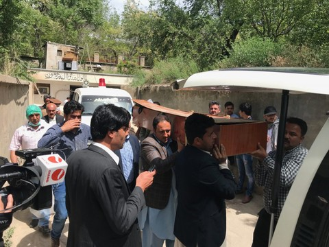 Deux attentats frappent Kaboul: au moins 25 morts dont 6 reporters