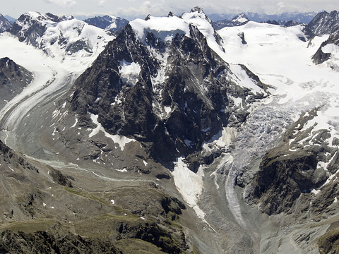Opération de sauvetage d'alpinistes en détresse en Valais