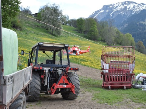 Un petit d'un an et demi grièvement blessé par un tracteur