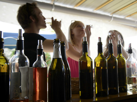 Formation à distance pour améliorer le service des vins suisses