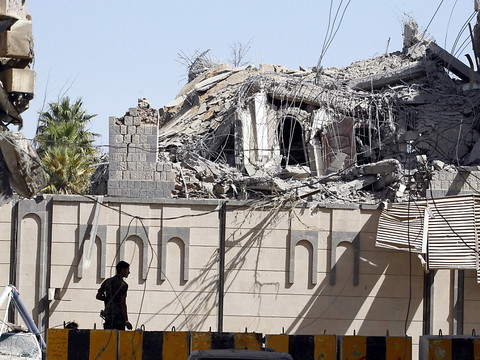 Six morts, 30 blessés dans un raid aérien sur Sanaa
