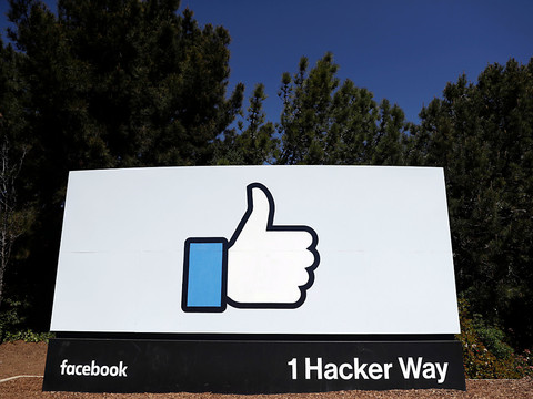 Facebook bloque les pubs étrangères avant le référendum irlandais sur l'avortement