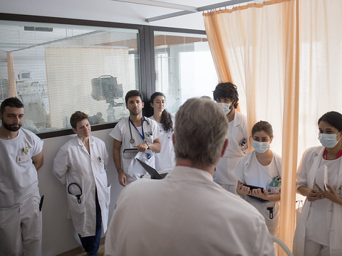 Le Parlement peut réformer le système d'admission des médecins