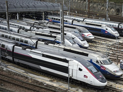 SNCF: nouvelle journée de grève dimanche, un TGV sur deux circulera