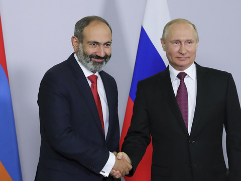 Le Premier ministre arménien Nikol Pachinian reçu par Poutine