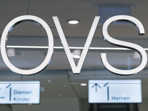 Unia veut plus de transparence de la direction d'OVS en Suisse