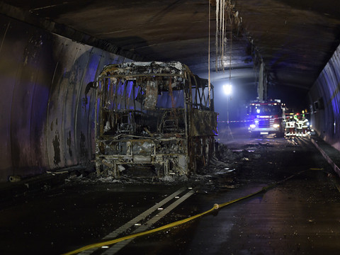 Le San Bernardino fermé à cause d'un car en flammes