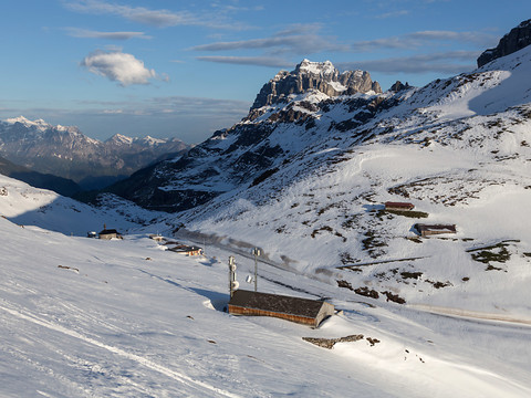 Une avalanche a emporté deux voitures au col du Klausen
